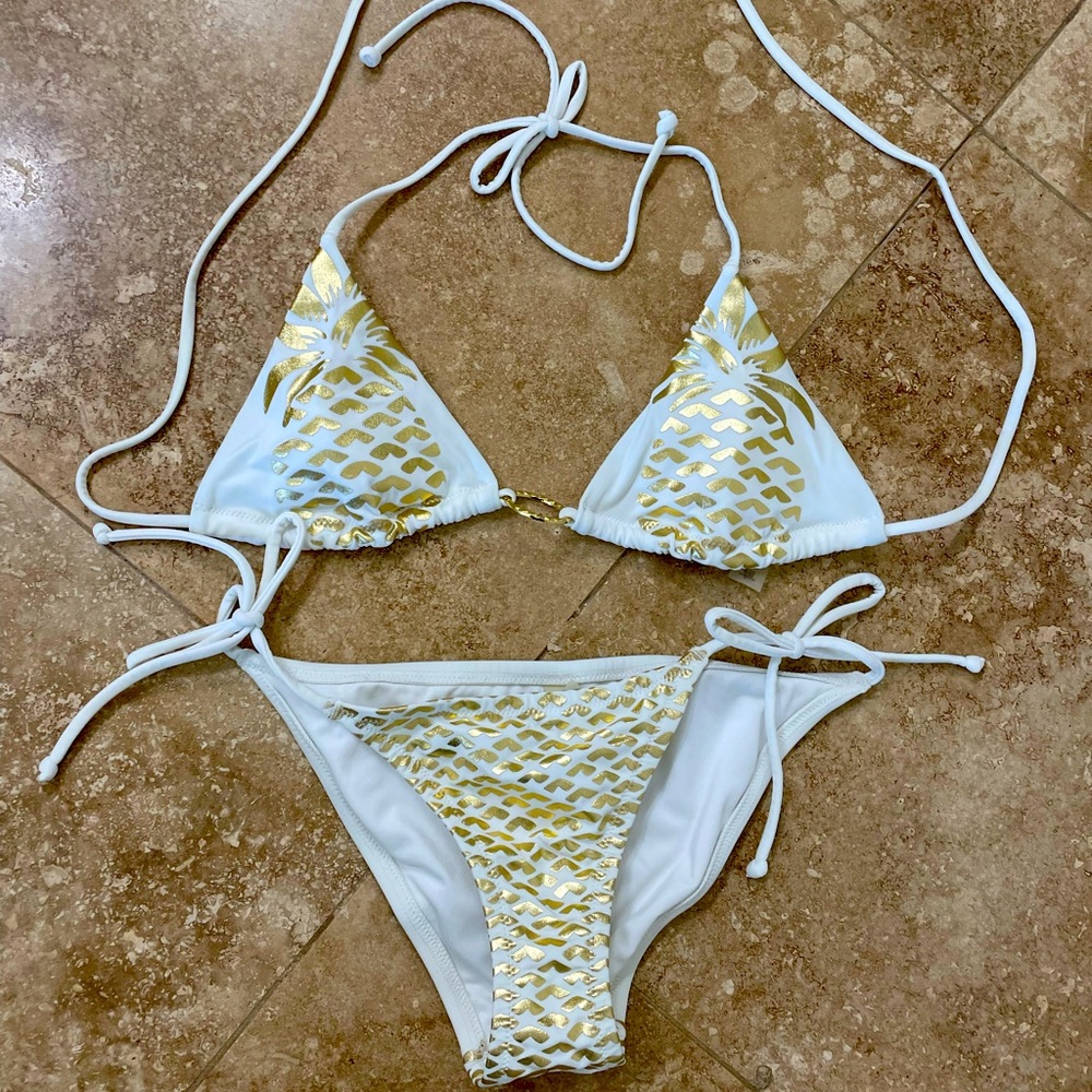 Victoria’s Secret bikini